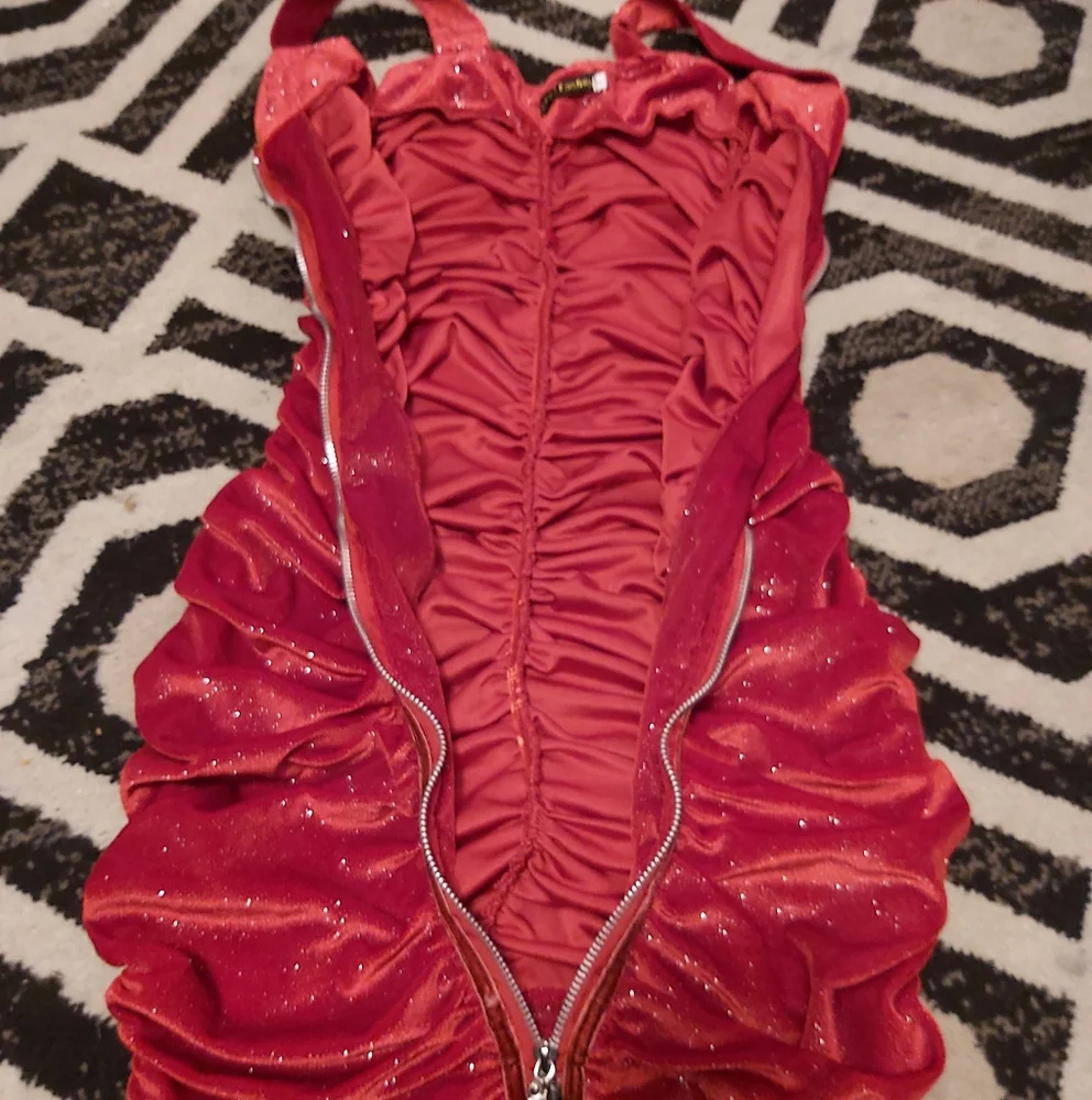 Dress. - Picture 2 of 3